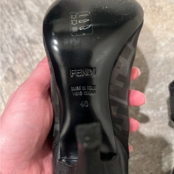 Authenticated Fendi Zucca print heels excellent condition size 40 - Picture 4 of 5